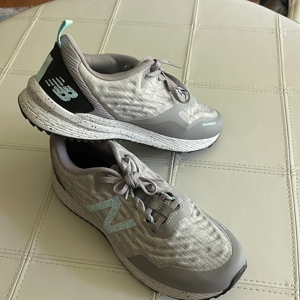 Women’s New Balance Tennis Shoe *GENTLY WORN*